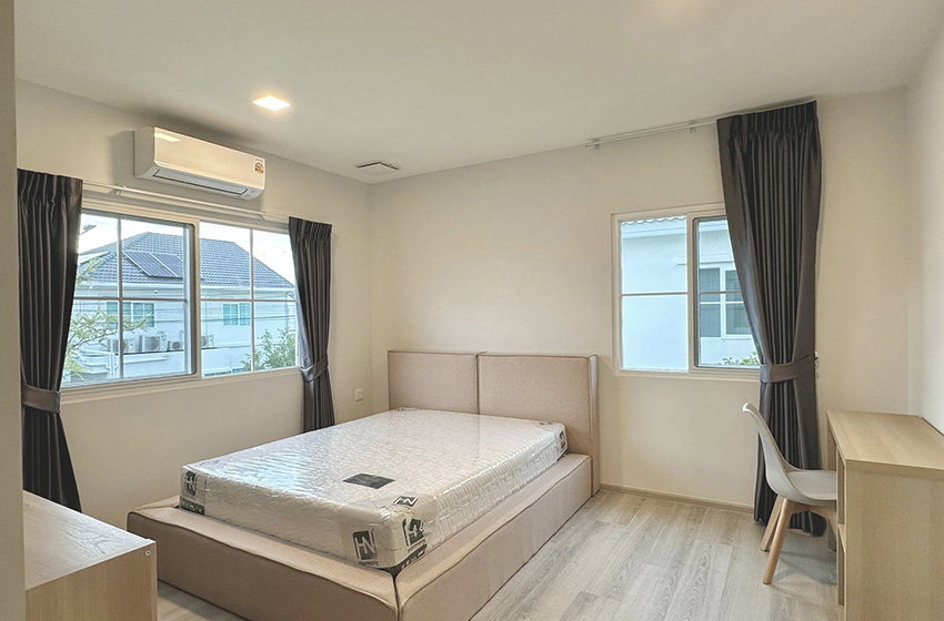 House with Shared Pool in Bangnatrad 